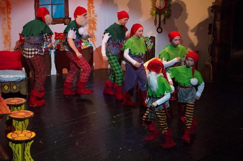 Królewna Snieżka i 7 krasnoludków 2014